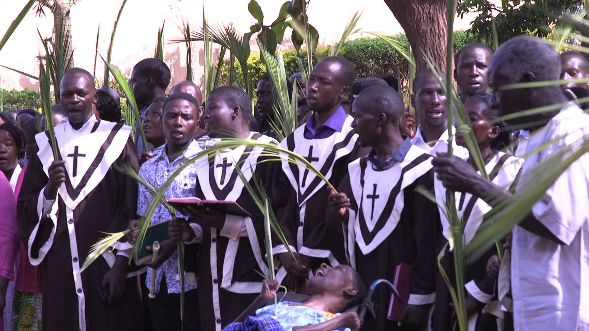 Maimuna sings with a Palm Sunday choir. Photo by Tyler Zoanni.