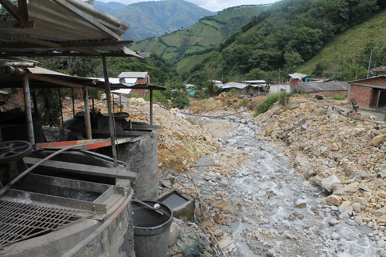 Cyanide leaching tanks pouring tailings into creeks. Photo by Pablo Jaramillo.