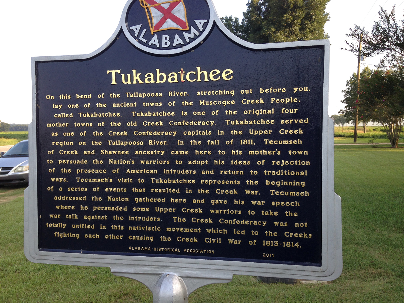 The English side of the historical marker at Tukabatchee. Photo by Leigh Bloch.