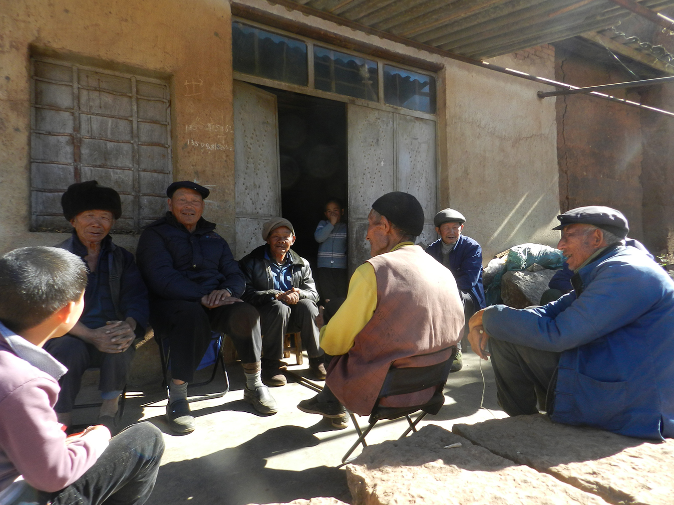 A group of elders discusses the details of a dispute agreement. Photo by Andrea E. Pia.