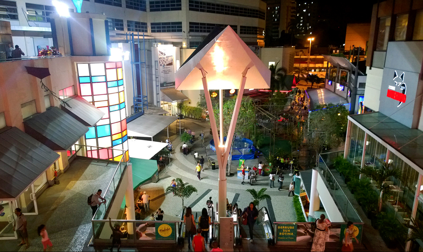 Norte Shopping “lifestyle plaza” at night. Photo by Benjamin Fogarty-Valenzuela.