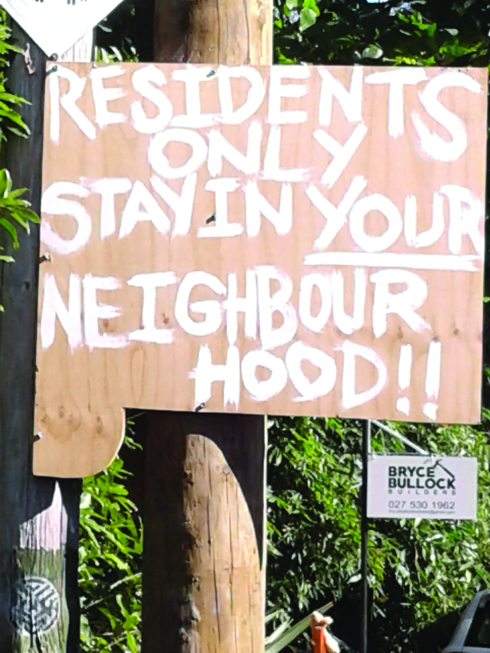 Warning to nonresidents to stay out of Piha, Auckland, June 2020. Photo by Susanna Trnka.