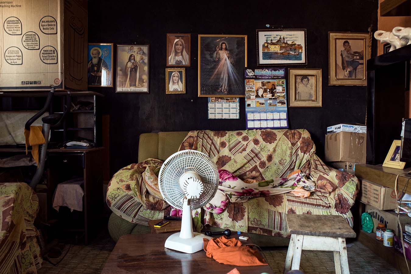 House interior near the port of Altamira, Pará. Photo by Carlos Fausto.