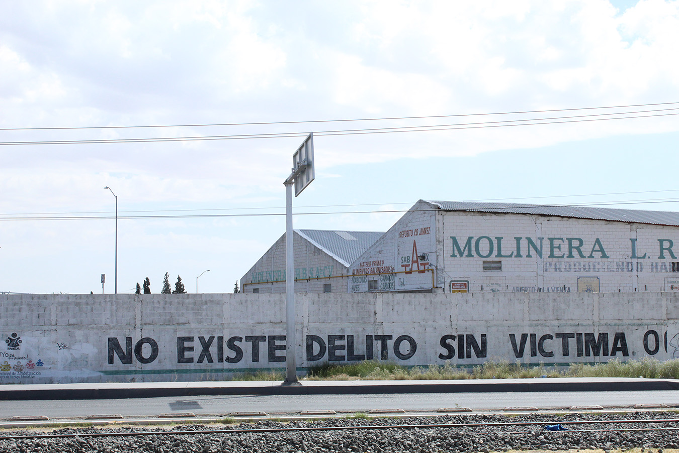 Around the corner from Eco-Canis: “There is no crime without a victim.” Photo by Iván Sandoval-Cervantes.