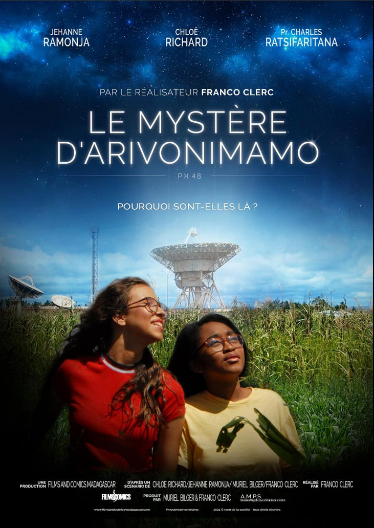 In front two adolescent girls gaze into space. Behind them and only separated by a field, a telescope dish is pointed to its zenith. The movie’s title “Le Mystère d’Arivonimamo“ is found in the sky.